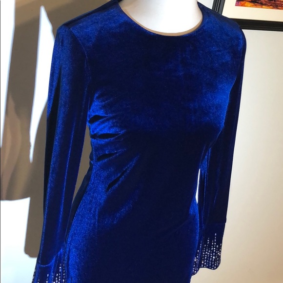 Royal blue bell sleeve dress with accented sleeve - Picture 4 of 9